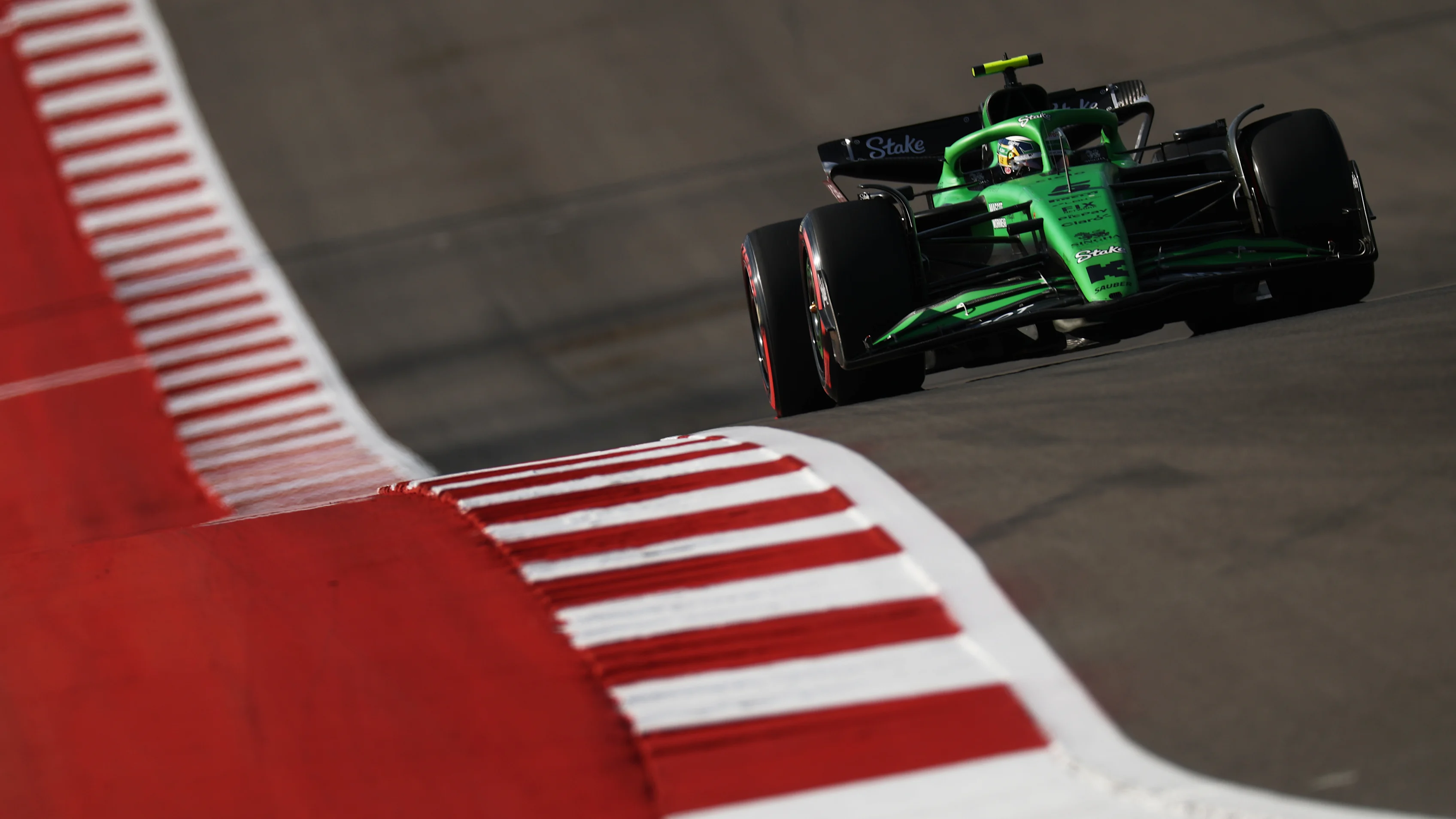 AUSTIN, TEXAS - 18 OCTOBRE : Gabriel Bortoleto du Brésil au volant de la (5) Kick Sauber C45 Ferrari sur
