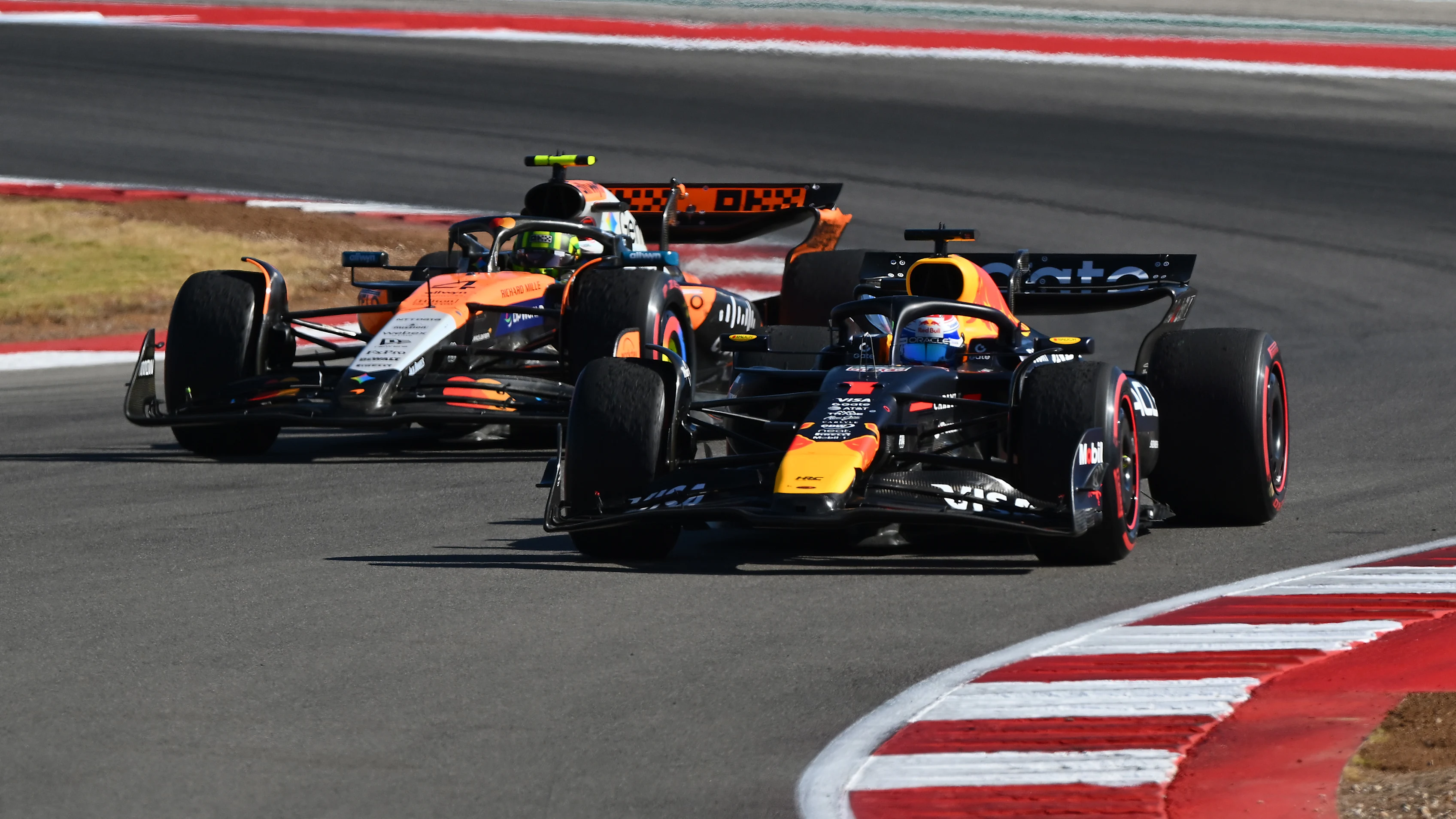 AUSTIN, TEXAS - 19 OCTOBRE : le vainqueur de la course Max Verstappen des Pays-Bas au volant du (1) Oracle