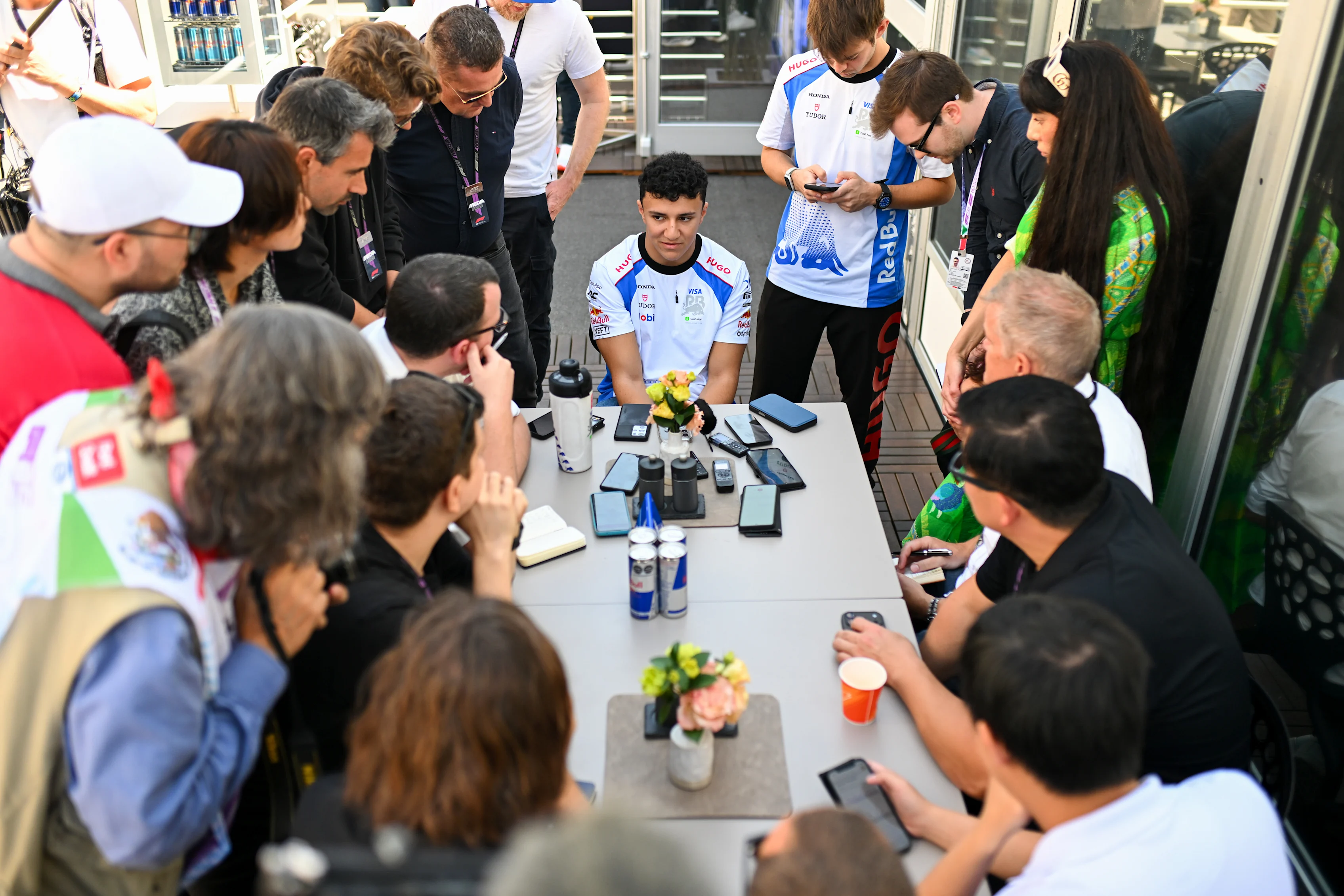 MEXICO, MEXIQUE - 23 OCTOBRE : Isack Hadjar de France et Visa Cash App Racing Bulls s'exprime lors d'un