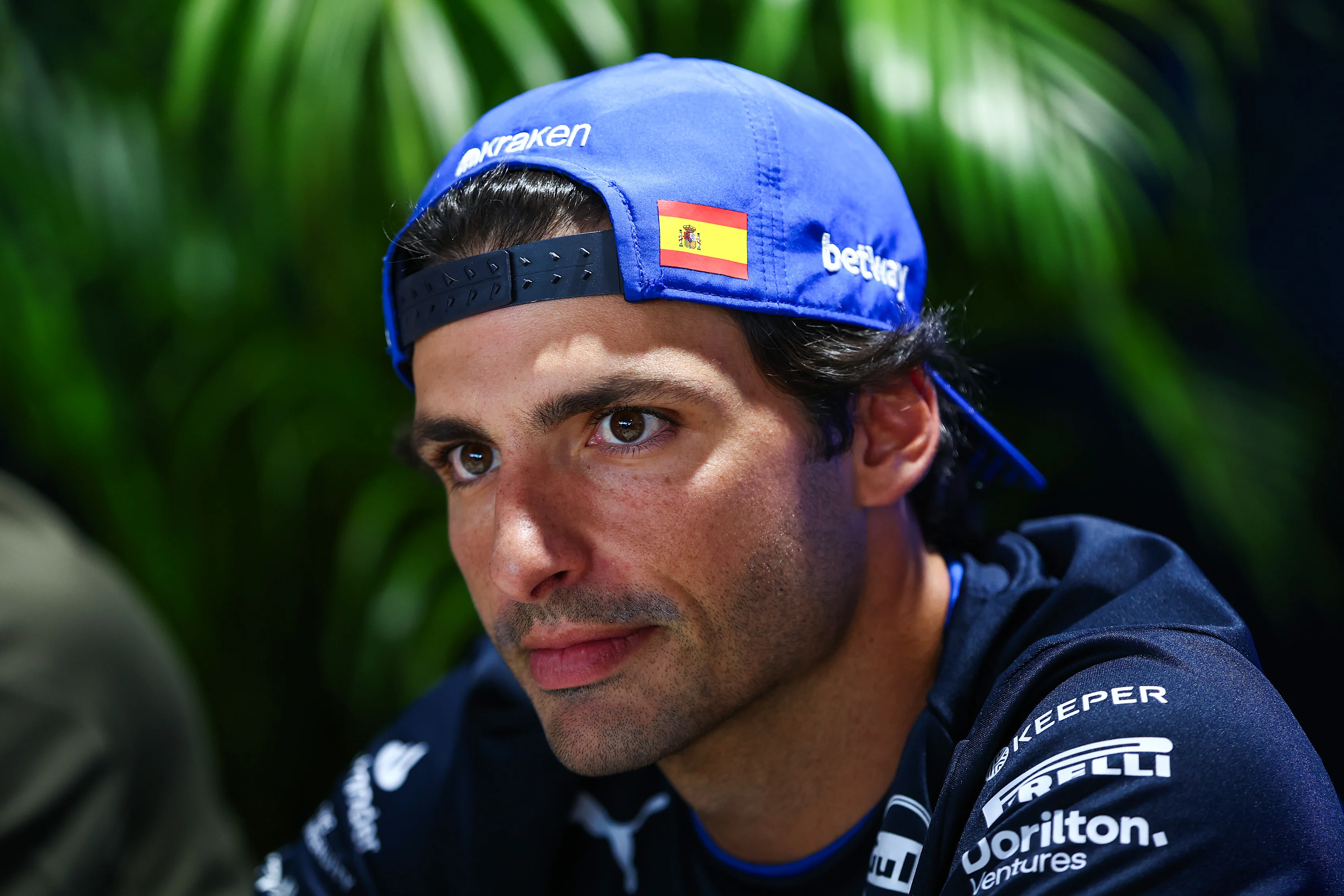 MEXICO, MEXIQUE - 23 OCTOBRE : Carlos Sainz d'Espagne et Williams regardent dans le Paddock pendant