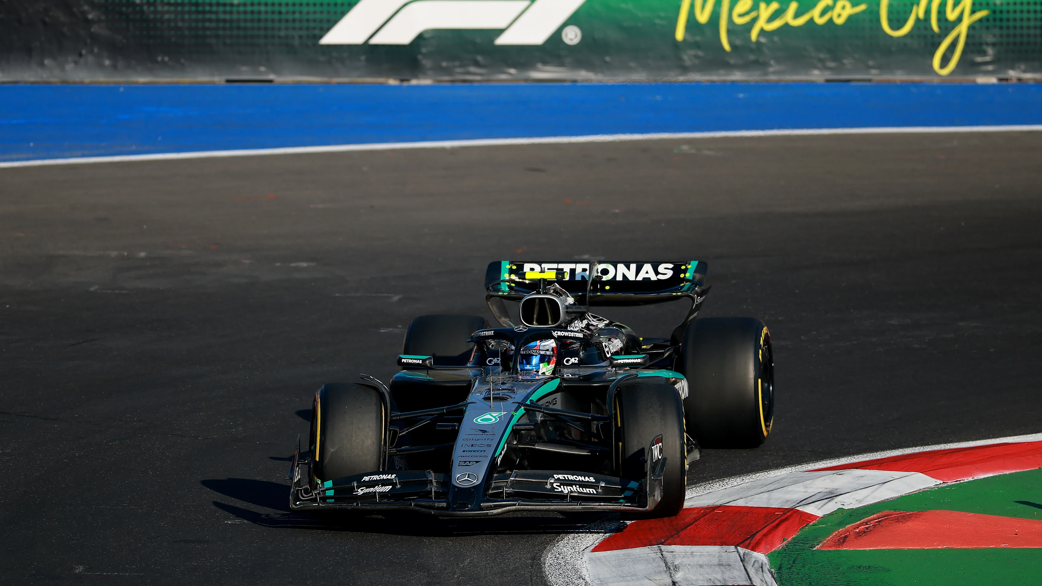 MEXICO, MEXIQUE - 24 OCTOBRE : Andrea Kimi Antonelli, d'Italie, au volant de la (12) Mercedes AMG