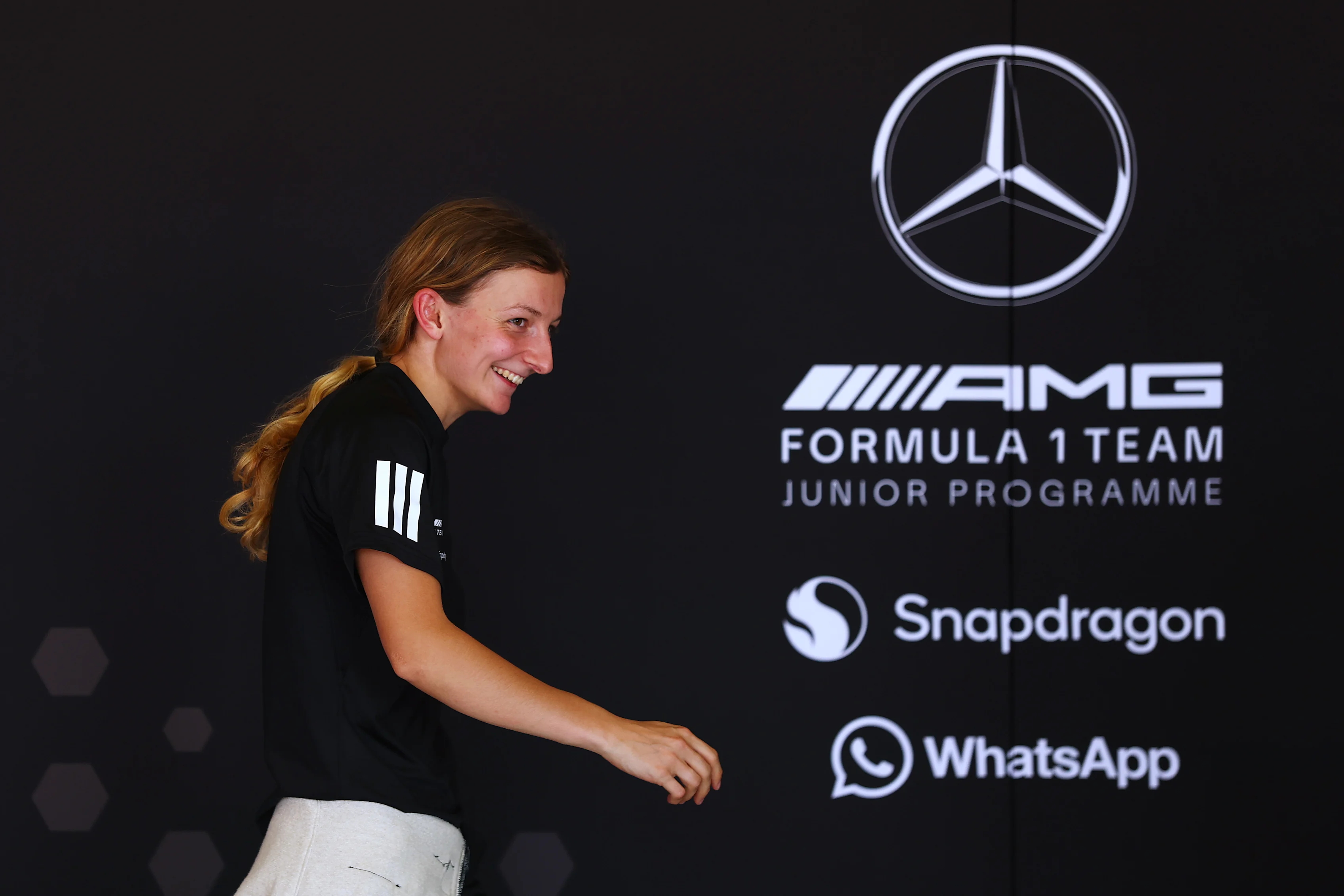 Navarra, Espagne - 17 septembre: Doriane Pin of France et Prema Racing (28) regarde dans le garage