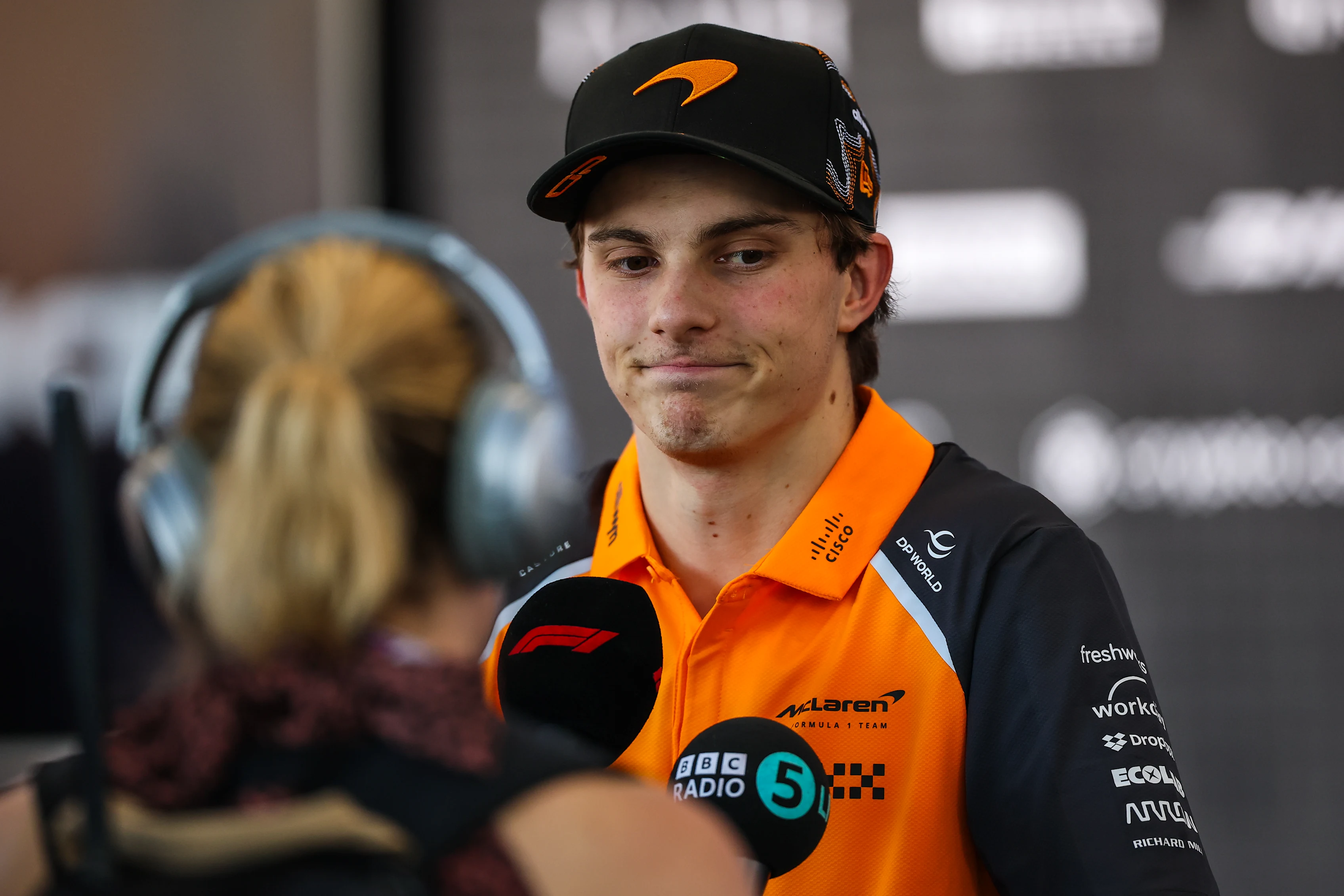 AUSTIN, TEXAS - 19 OCTOBRE : un Oscar Piastri déçu d'Australie et McLaren parle dans le