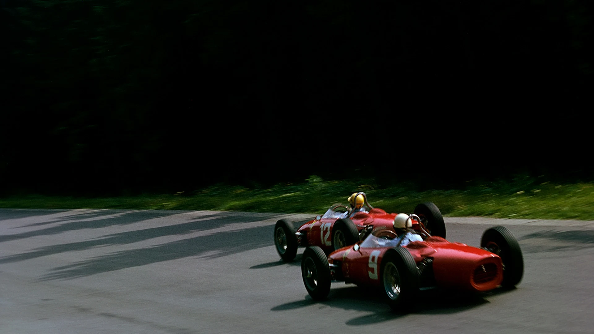 À seulement 19 ans, Ricardo Rodríguez est entré dans l'histoire en tant que plus jeune pilote Ferrari, un record qui a duré plus de six décennies. Glissez pour en savoir plus