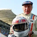 Sir Jackie Stewart et son casque tartan emblématique. Faites glisser pour plus d'images