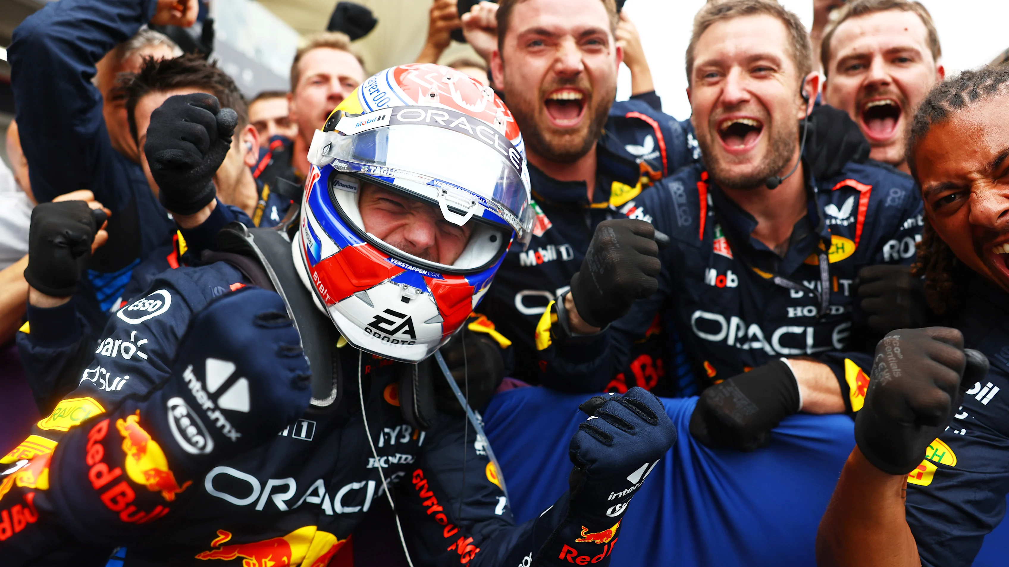 SAO PAULO, BRÉSIL - 3 NOVEMBRE : vainqueur de la course Max Verstappen des Pays-Bas et Oracle Red Bull