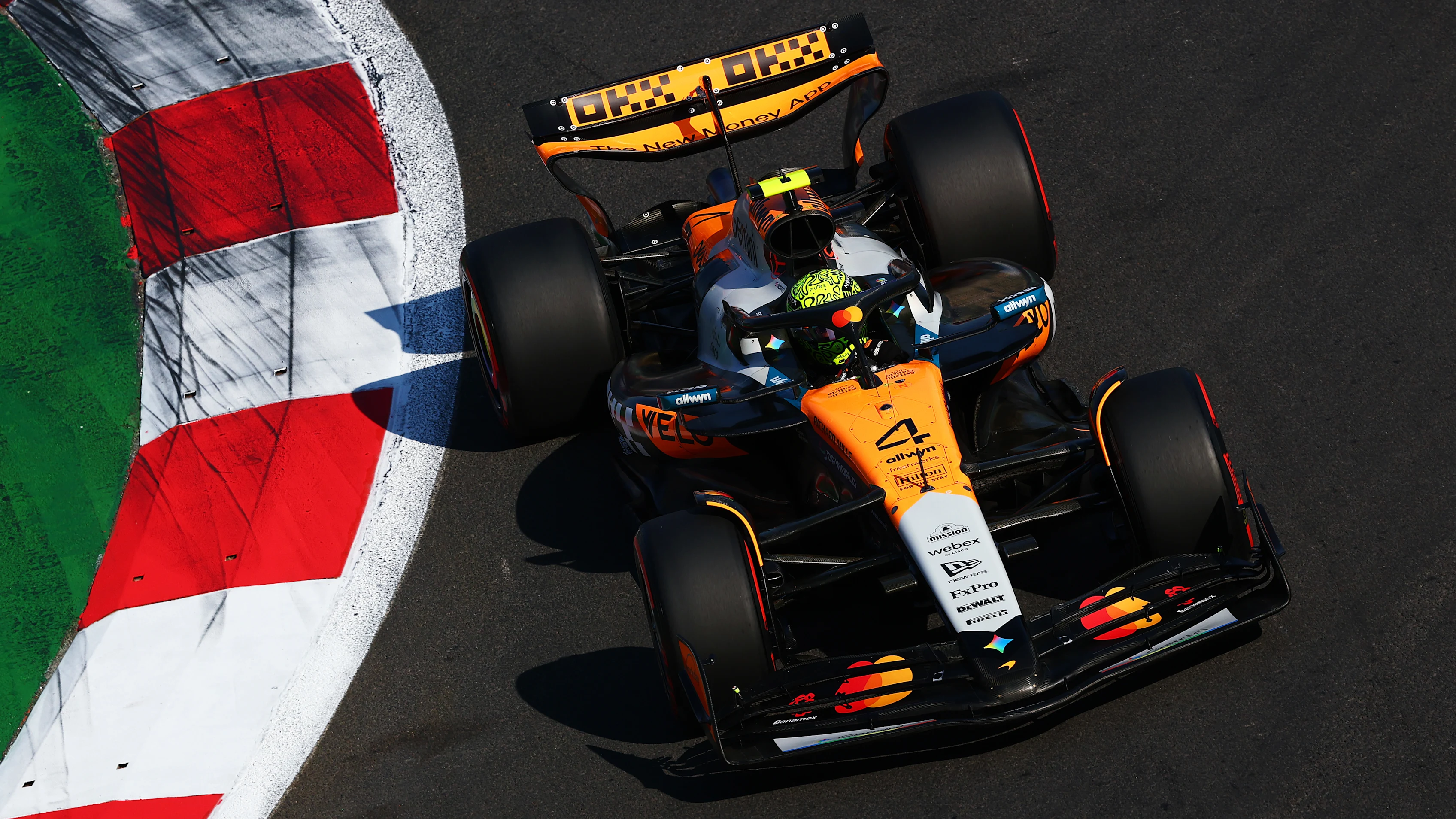 MEXICO, MEXIQUE - 25 OCTOBRE : Lando Norris de Grande-Bretagne au volant de la (4) McLaren MCL39