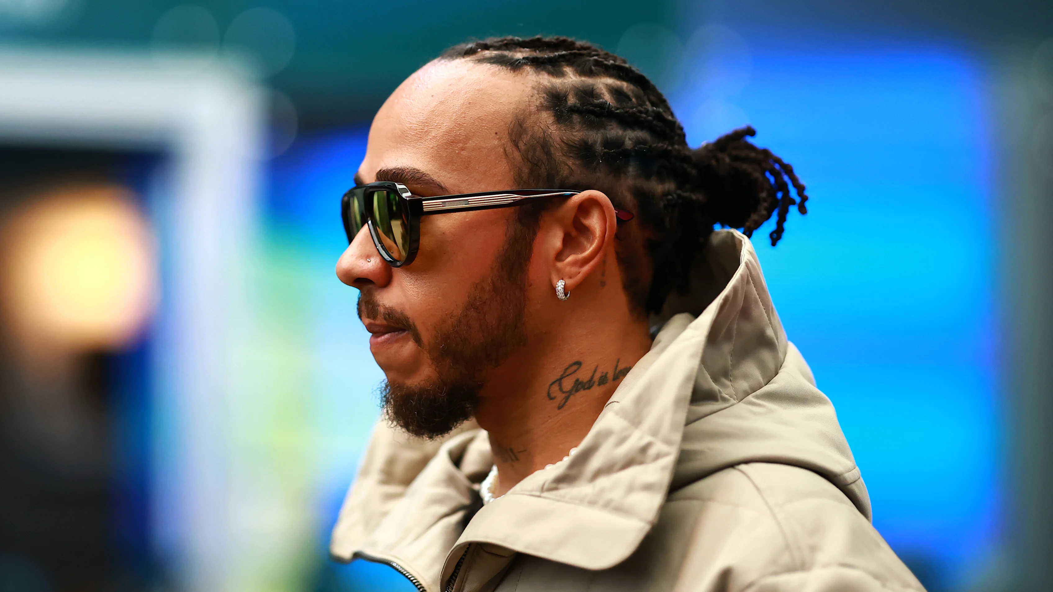 SAO PAULO, BRÉSIL - 06 NOVEMBRE : Lewis Hamilton de Grande-Bretagne et la Scuderia Ferrari arrivent