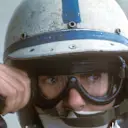 Le design du casque de John Surtees qu'il a eu tout au long de sa carrière