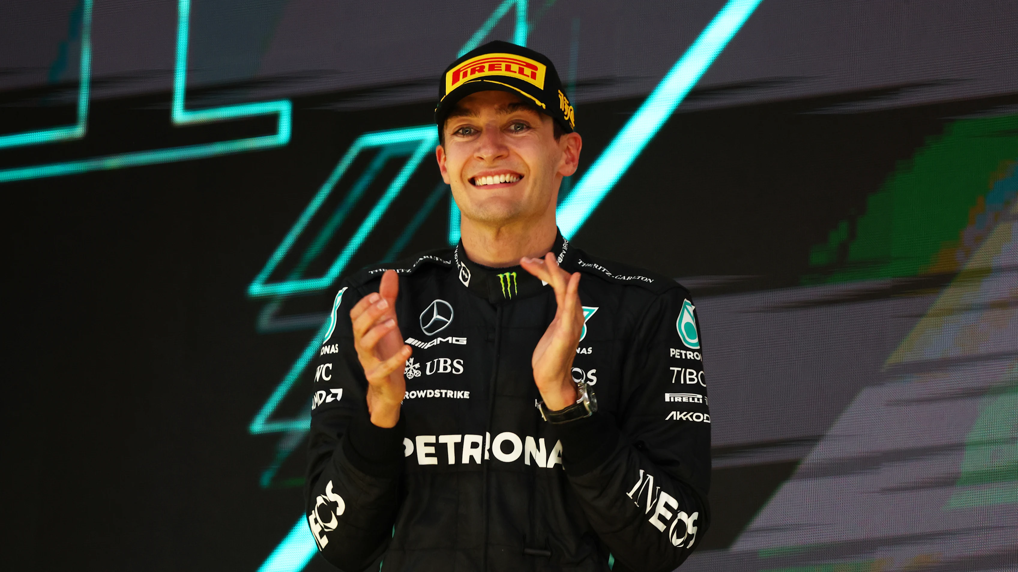 SAO PAULO, BRÉSIL - 13 NOVEMBRE : vainqueur de la course George Russell de Grande-Bretagne et Mercedes