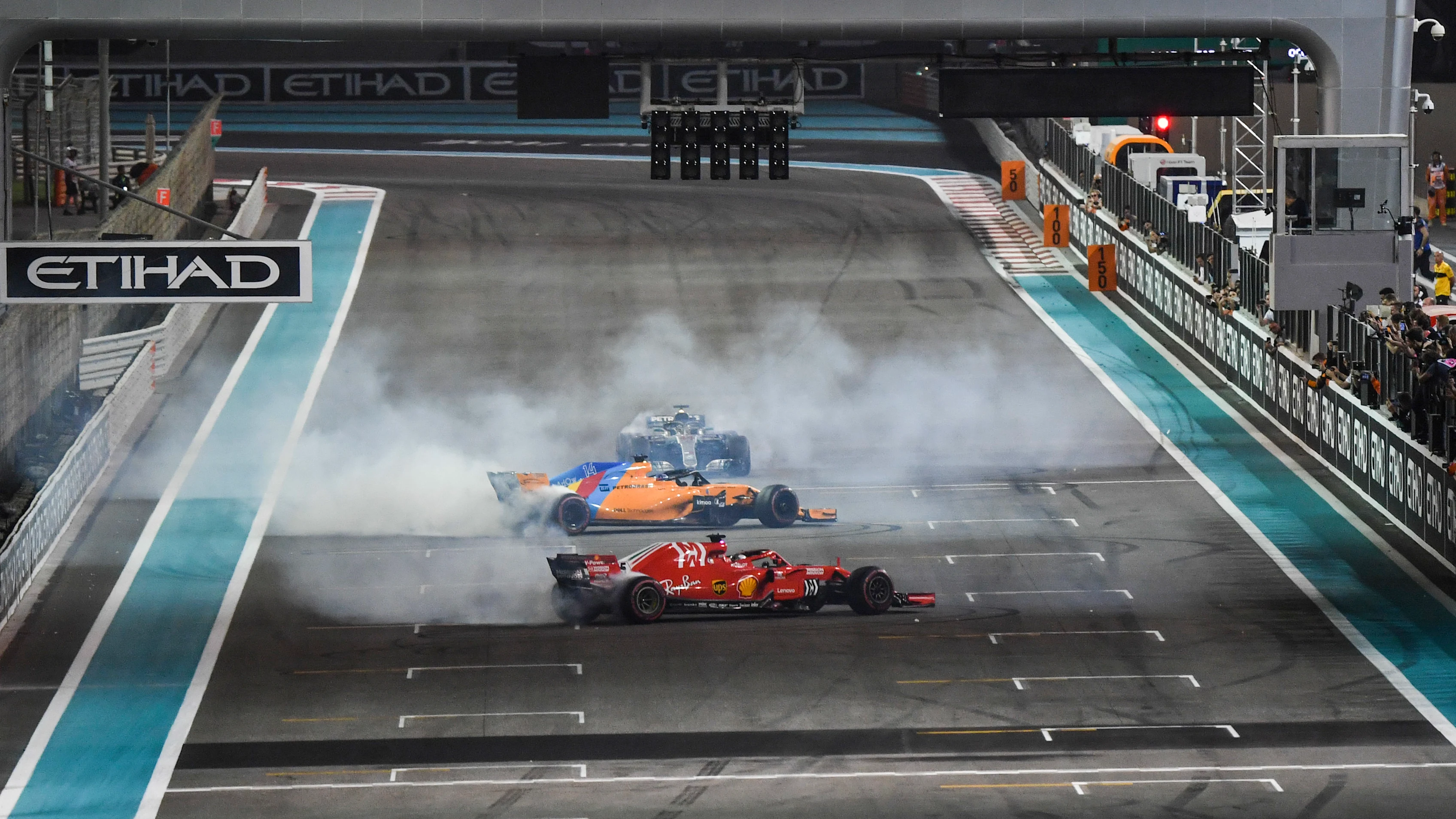 CIRCUIT DE YAS MARINA, ÉMIRATS ARABES UNIS - 25 NOVEMBRE : Lewis Hamilton, Mercedes-AMG F1 W09 EQ