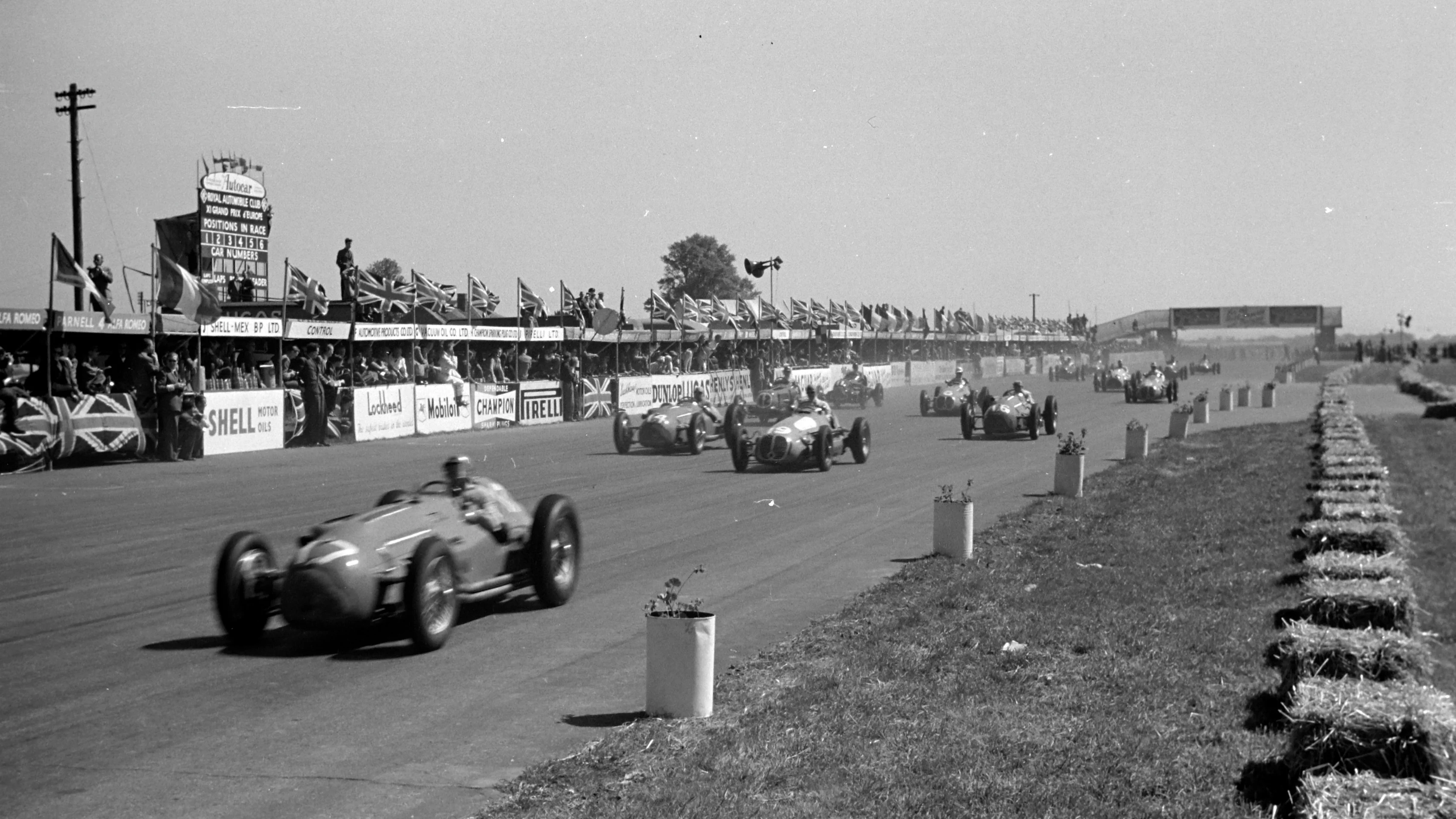 SILVERSTONE, ROYAUME-UNI - 13 MAI : Eugène Martin, Lago-Talbot T26C-DA, dirige Louis Chiron,