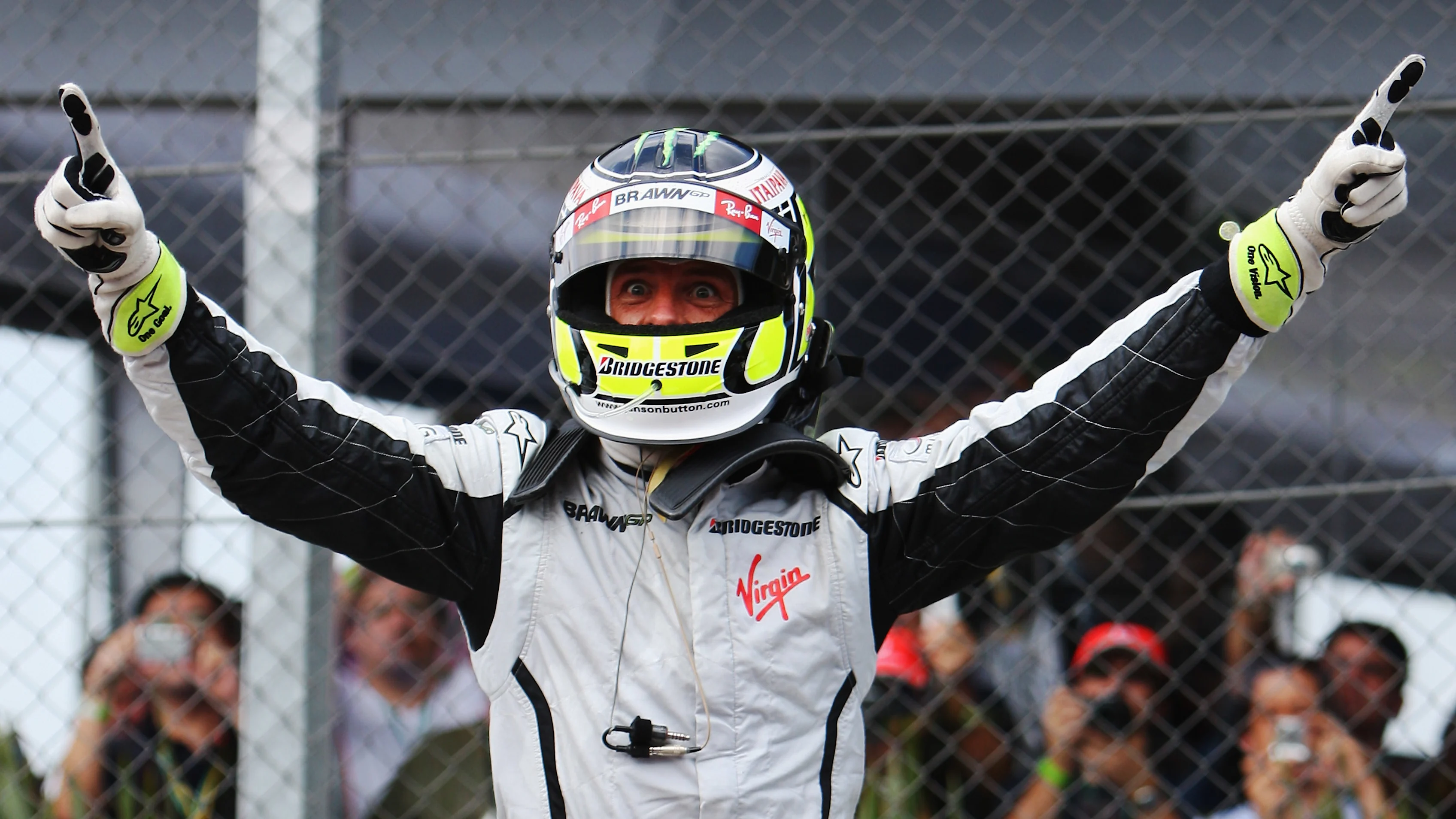 SAO PAULO, BRÉSIL - 18 OCTOBRE : Jenson Button de Grande-Bretagne et Brawn GP célèbrent au parc