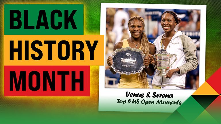 Venus Williams et Serena Williams posent avec leurs trophées après leur finale du simple féminin de l'US Open à New York le samedi 8 septembre 2001.