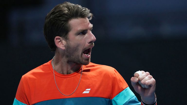 Le Britannique Cameron Norrie réagit lors de son match du deuxième tour contre l'Américain Emilio Nava à l'Open d'Australie de tennis à Melbourne, en Australie, le mercredi 21 janvier 2026. (AP Photo/Dar Yasin)