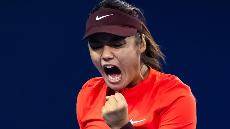 Emma Raducanu fait la fête contre Cristina Bucsa au deuxième tour de l'Open de Chine 