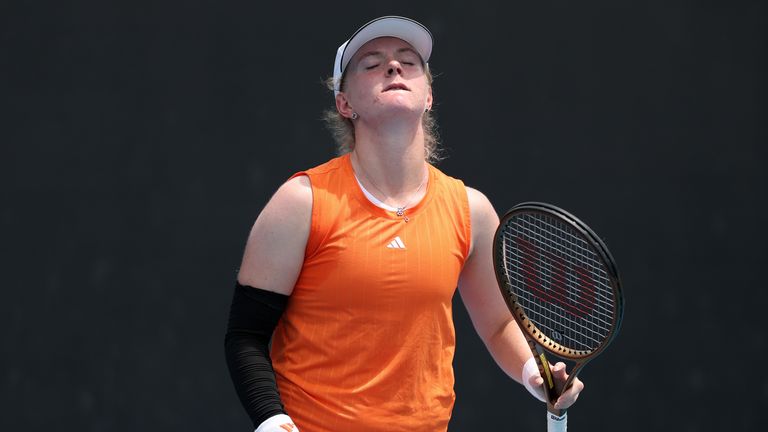 Fran Jones, de Grande-Bretagne, réagit au premier tour féminin contre Linda Klimovicova, de Pologne, au cours du deuxième jour de l'UA 2026