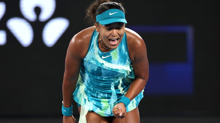 Naomi Osaka, du Japon, célèbre un point contre Sorana Cirstea, de Roumanie, lors du deuxième tour féminin au cours du cinquième jour de l'au 2026