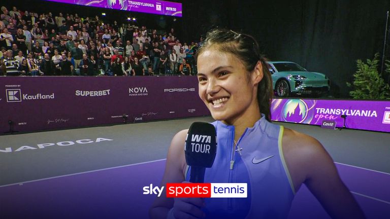 La n°1 britannique Emma Raducanu remporte son premier match depuis sa séparation de l'entraîneur Francis Roig à l'Open de Transylvanie