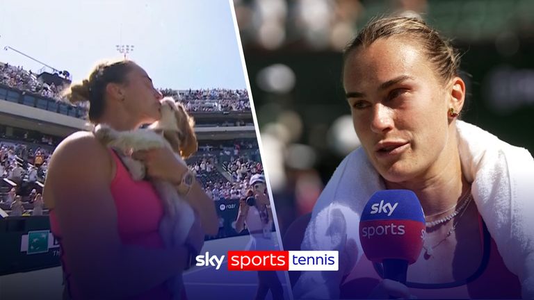 Aryna Sabalenka est rejointe par son chien adoré sur le terrain après sa victoire sur Elena Rybakina pour sceller le titre d'Indian Wells. 