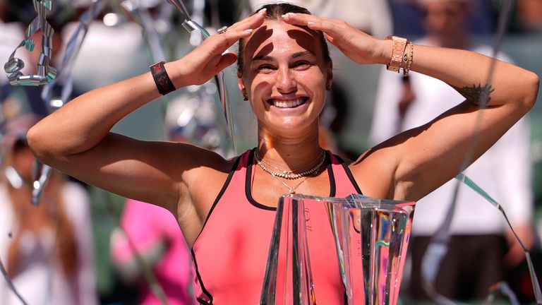 Aryna Sabalenka célèbre après sa victoire à Indian Wells