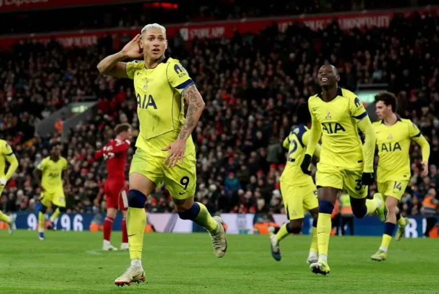 Récapitulatif de la Premier League : Liverpool détenu par Tottenham, Man United bat Villa, nuls nuls ailleurs