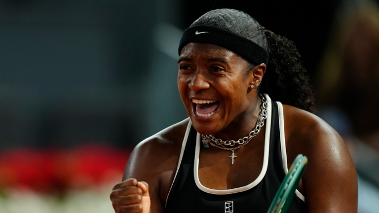 Hailey Baptiste célèbre sa victoire en quart de finale contre la numéro 1 mondiale Aryna Sabalenka à l'Open de Madrid